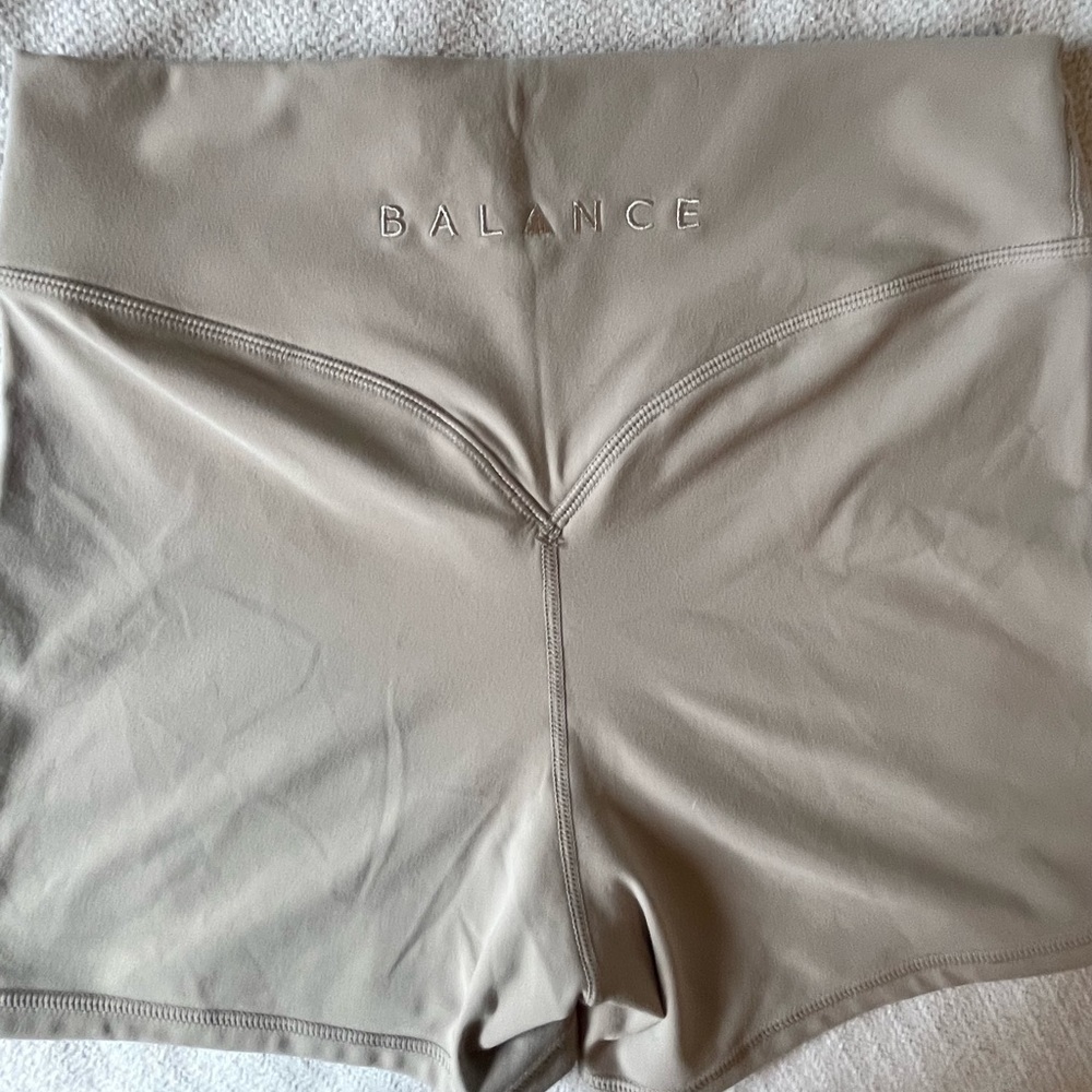 Balance athletica cloud shorts Grey size M